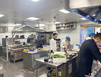 成都學校食堂廚具午夜视频免费在线观看設備生產廠家告訴你選擇商用廚具的注意事項