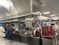 飯店餐飲猛火灶廠家告訴你餐飲午夜视频免费在线观看設備和家用午夜视频免费在线观看設備有什麽不同